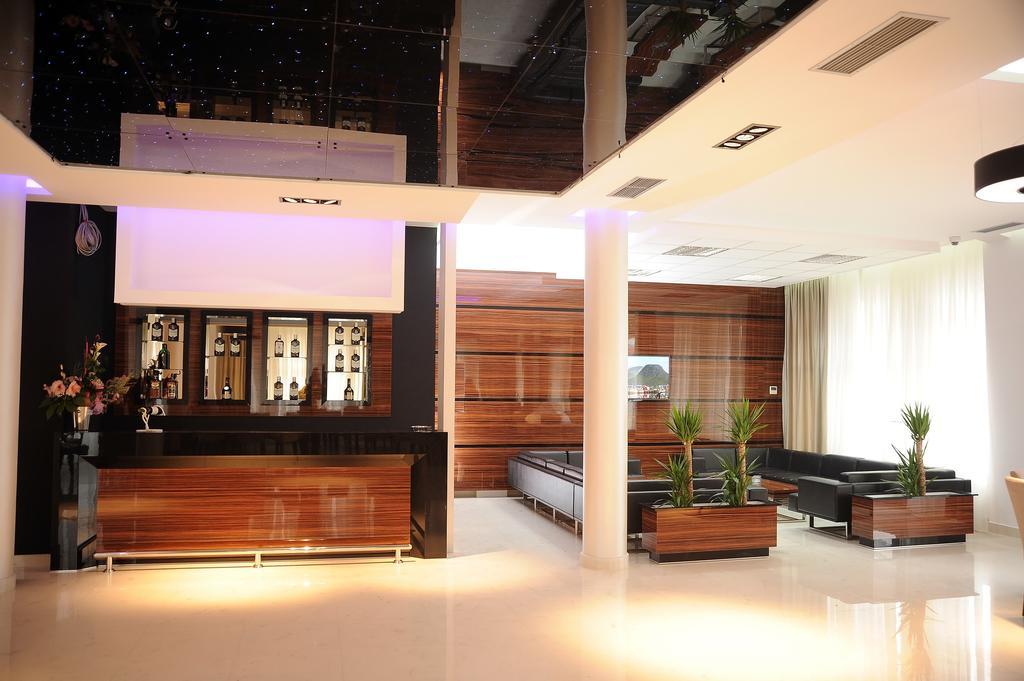 Garni Uni Elita Lux Hotel Ni Exteriör bild