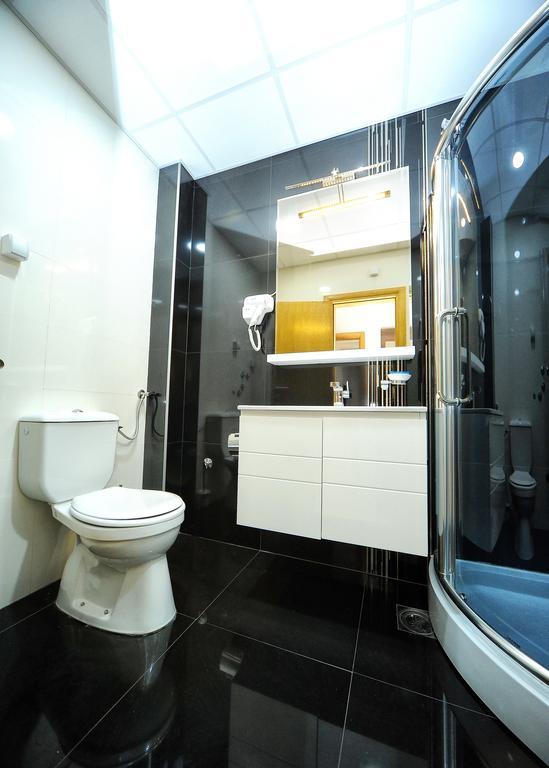 Garni Uni Elita Lux Hotel Ni Rum bild