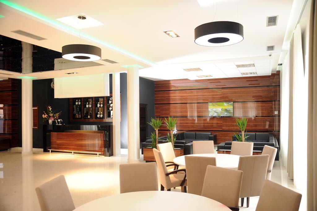 Garni Uni Elita Lux Hotel Ni Exteriör bild
