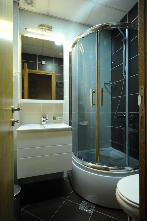Garni Uni Elita Lux Hotel Ni Rum bild