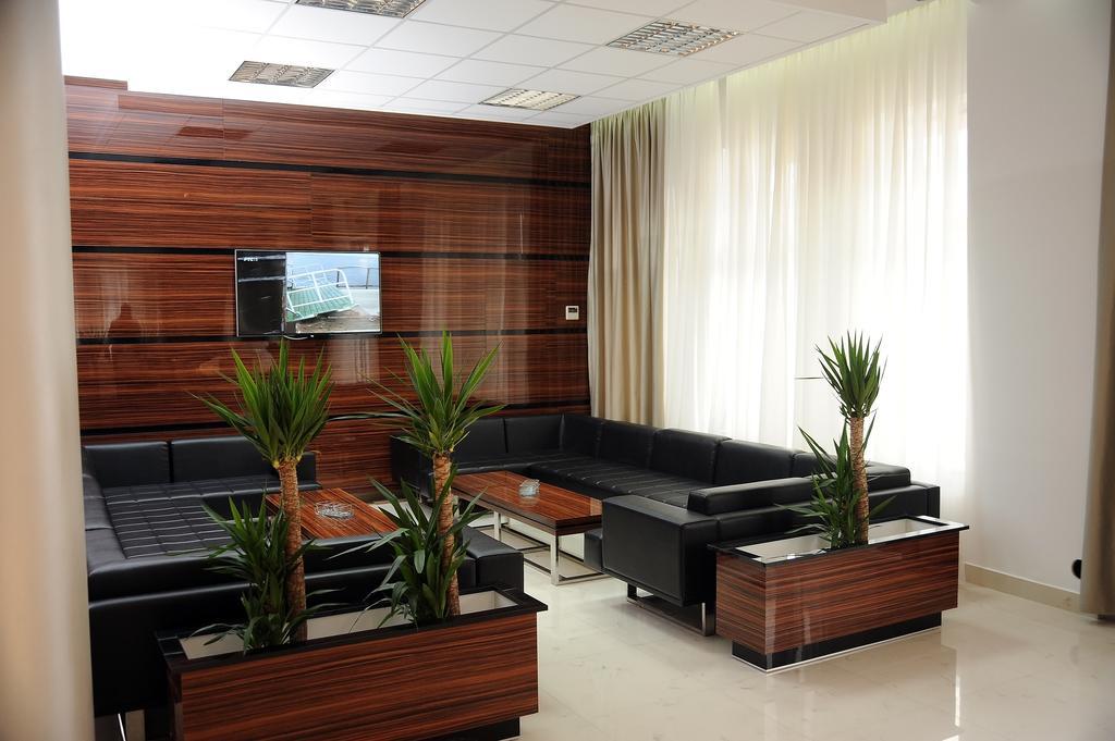 Garni Uni Elita Lux Hotel Ni Exteriör bild