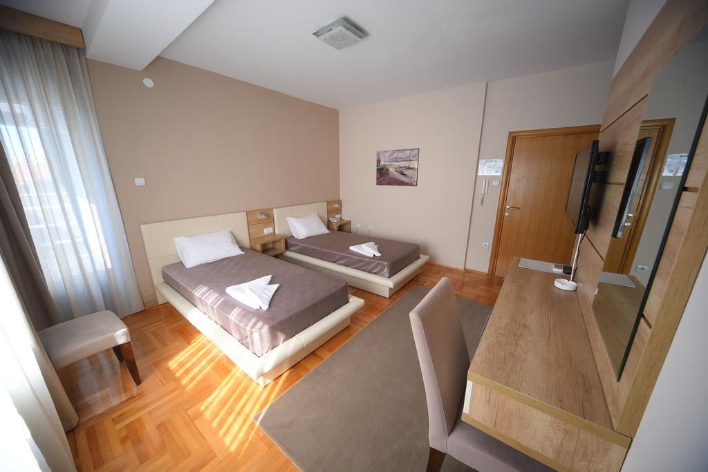 Garni Uni Elita Lux Hotel Ni Exteriör bild