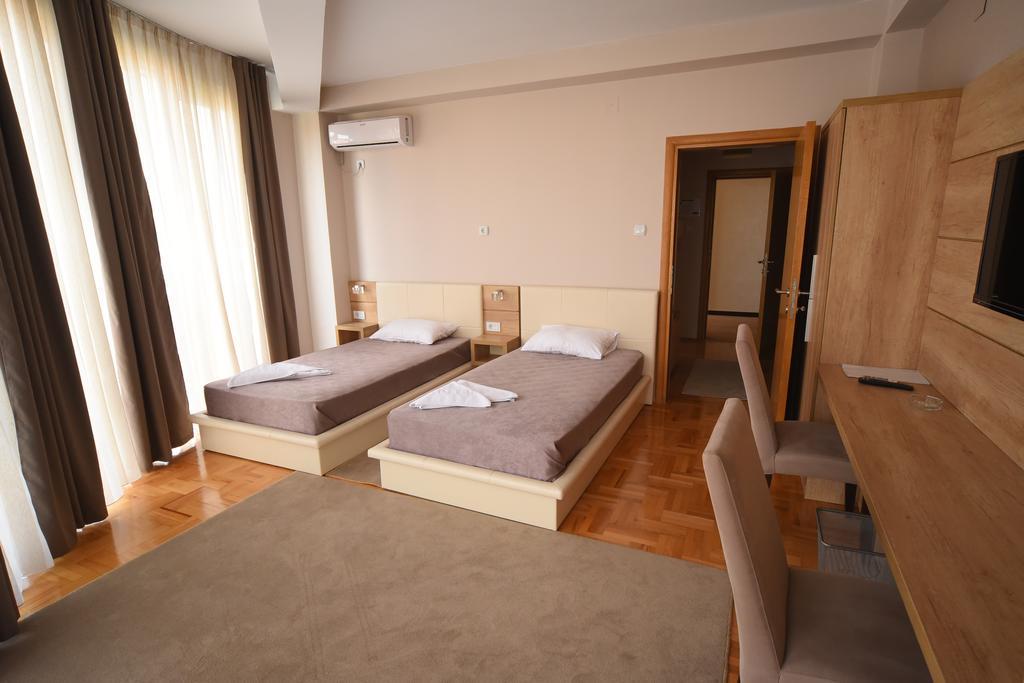 Garni Uni Elita Lux Hotel Ni Exteriör bild