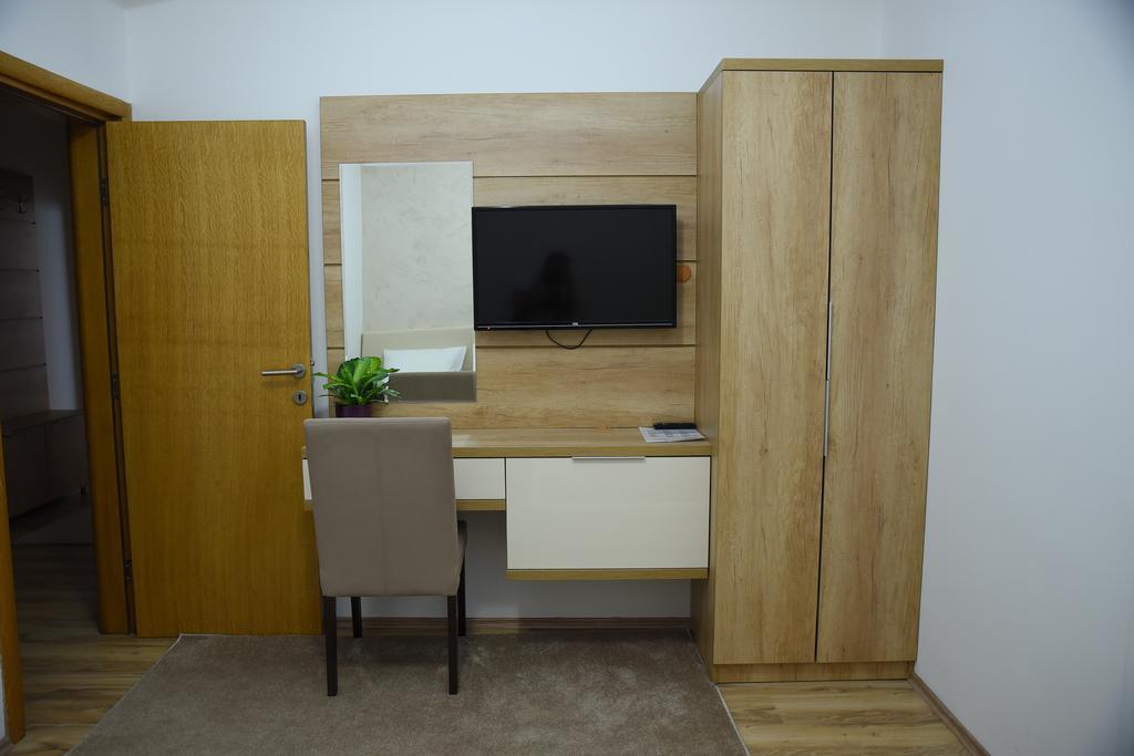 Garni Uni Elita Lux Hotel Ni Exteriör bild